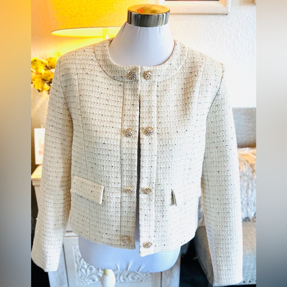 Elegant Cream Tweed Jacket - Picture 3 of 8